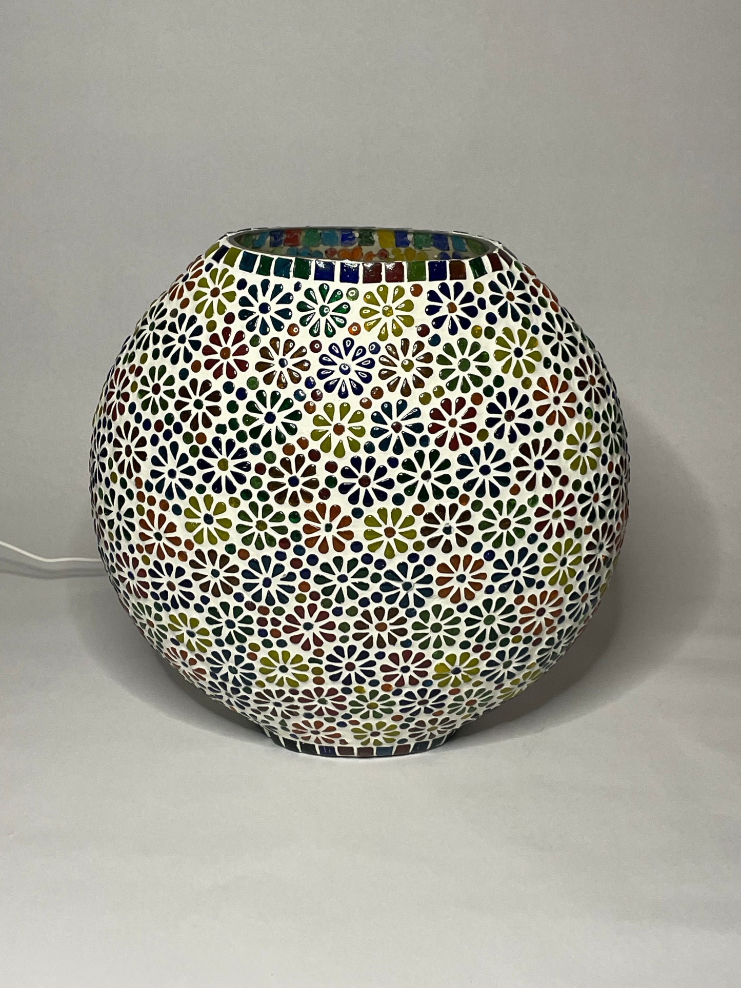 Handgefertigte Glasmosaik-Tischlampe Flower Garden – Oval