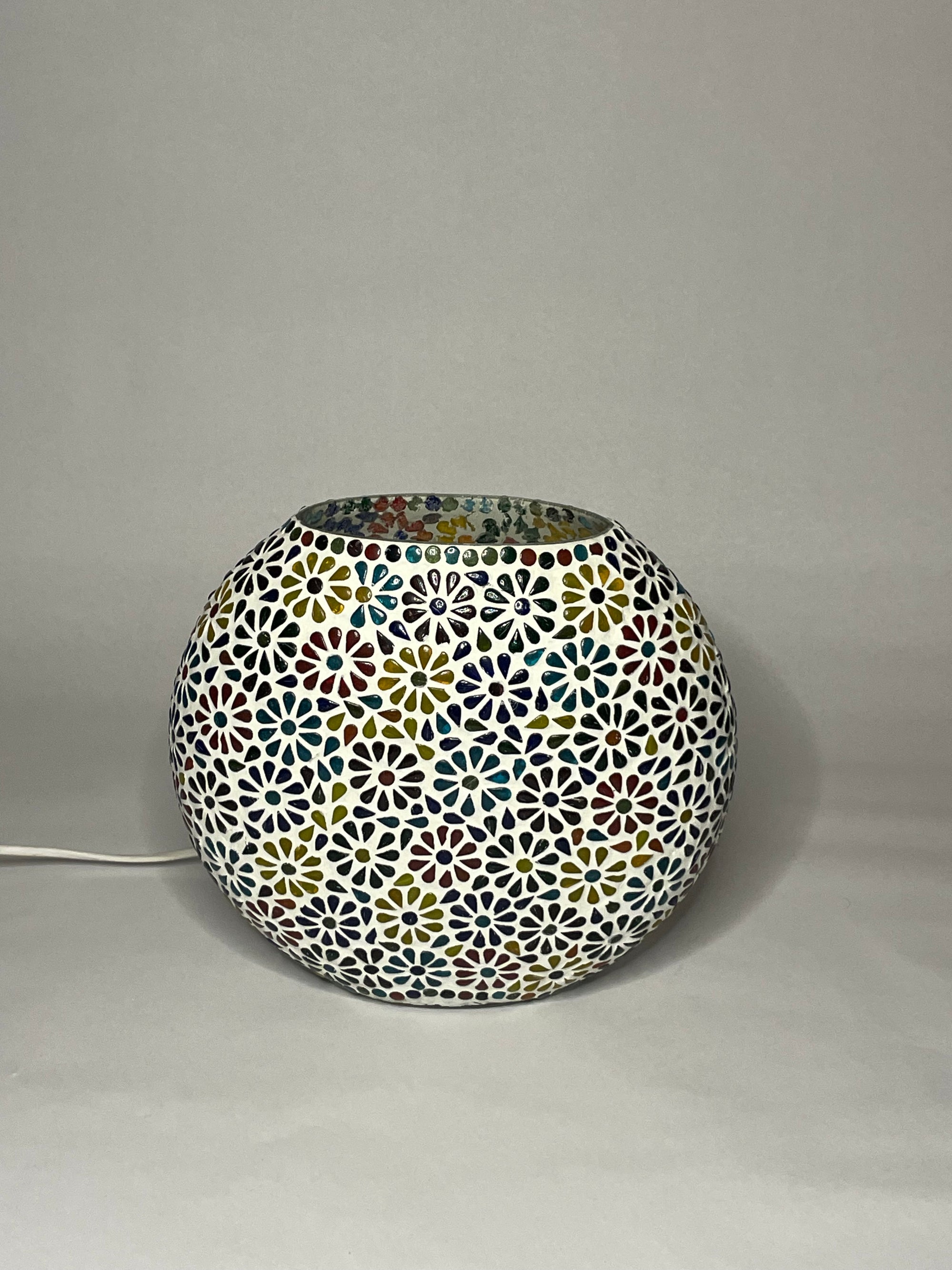 Handgefertigte Glasmosaik-Tischlampe Flower Garden – Oval