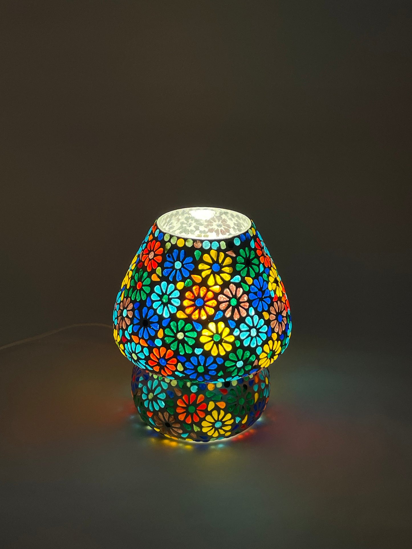 Handgefertigte Glasmosaik-Tischlampe Flower Garden – Pilz