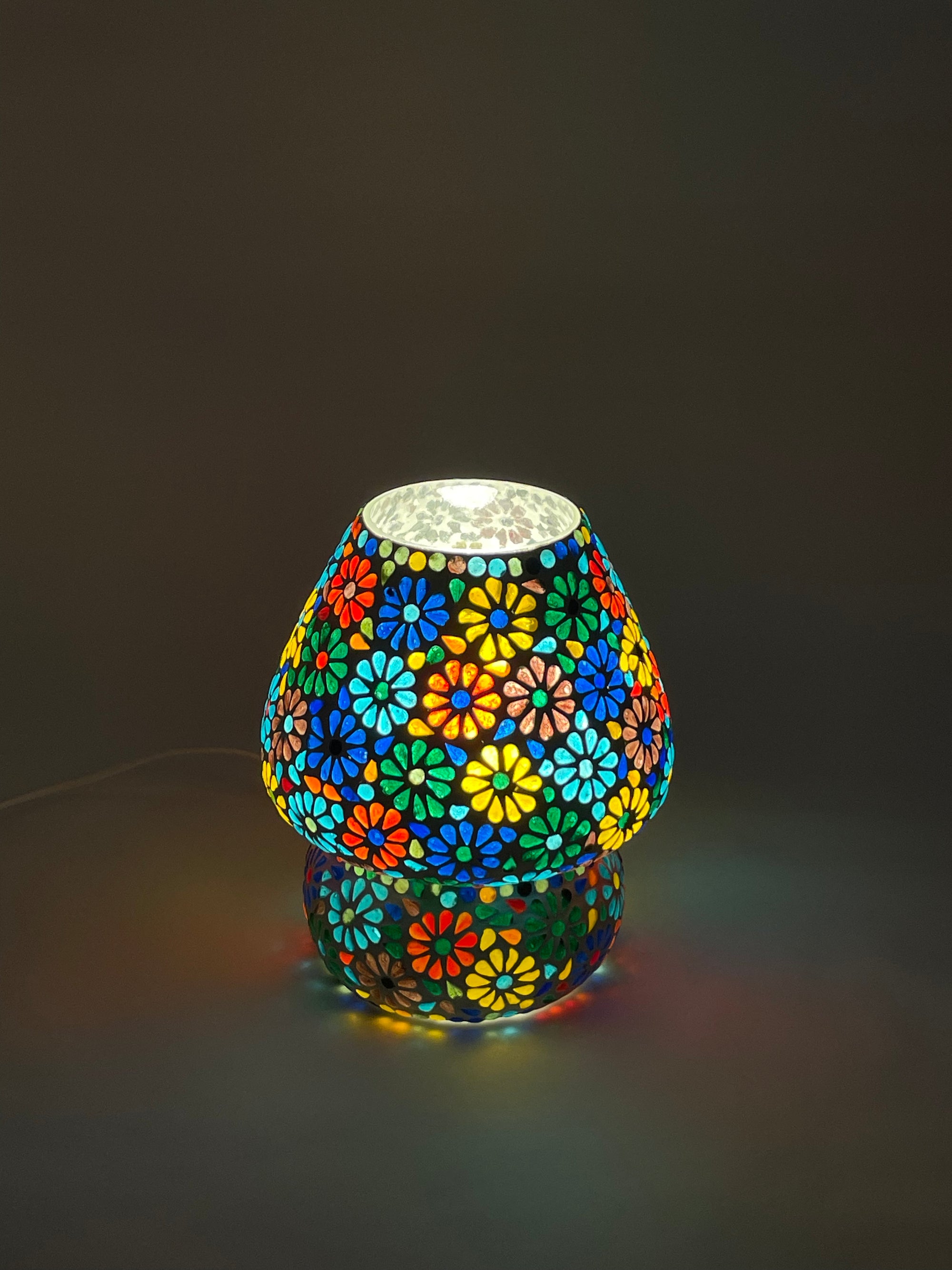 Handgefertigte Glasmosaik-Tischlampe Flower Garden – Pilz