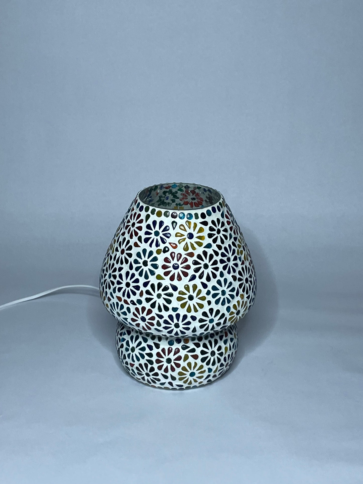 Handgefertigte Glasmosaik-Tischlampe Flower Garden – Pilz