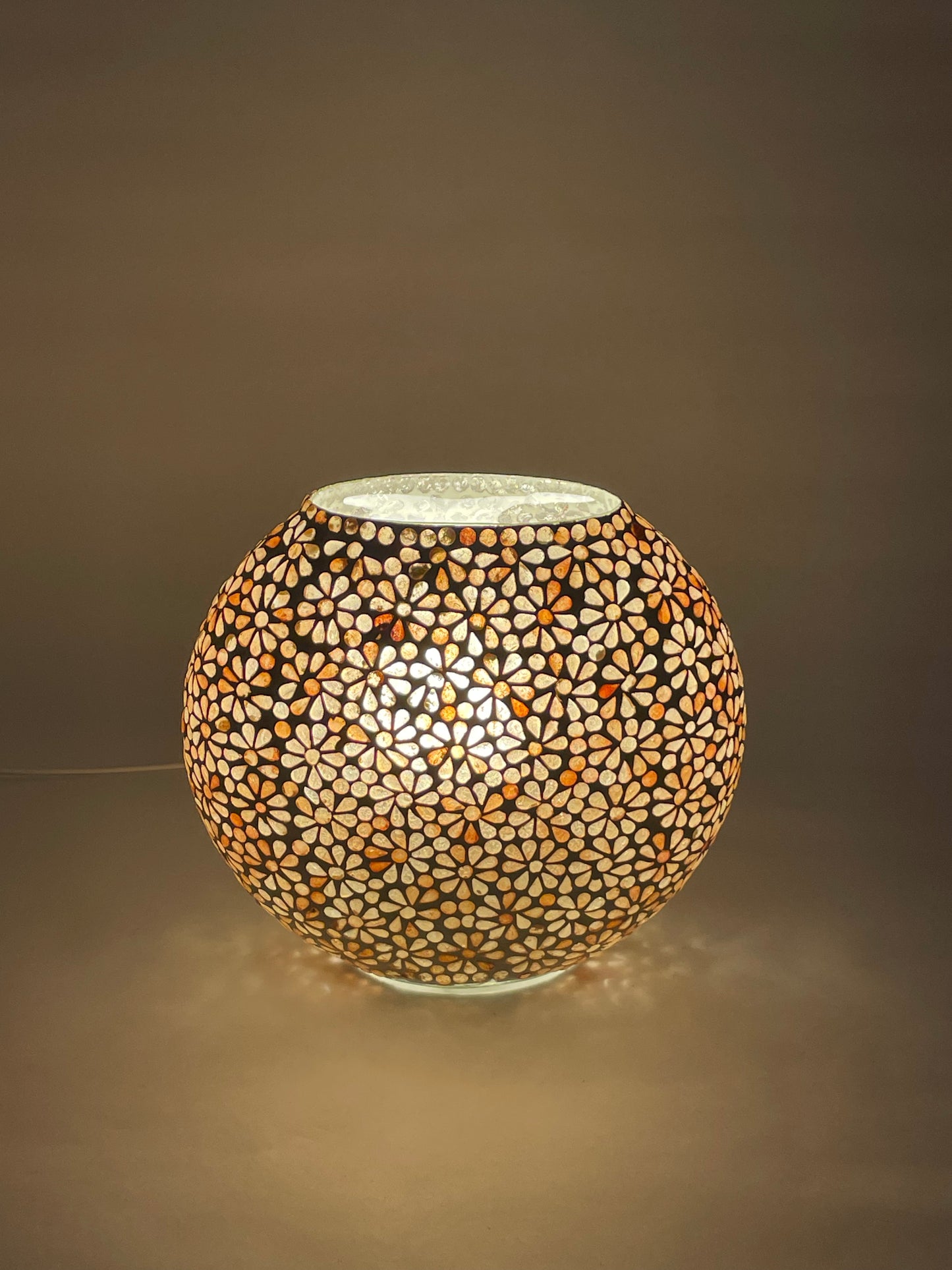 Handgefertigte Glasmosaik-Tischlampe Yellow Daisy – Oval
