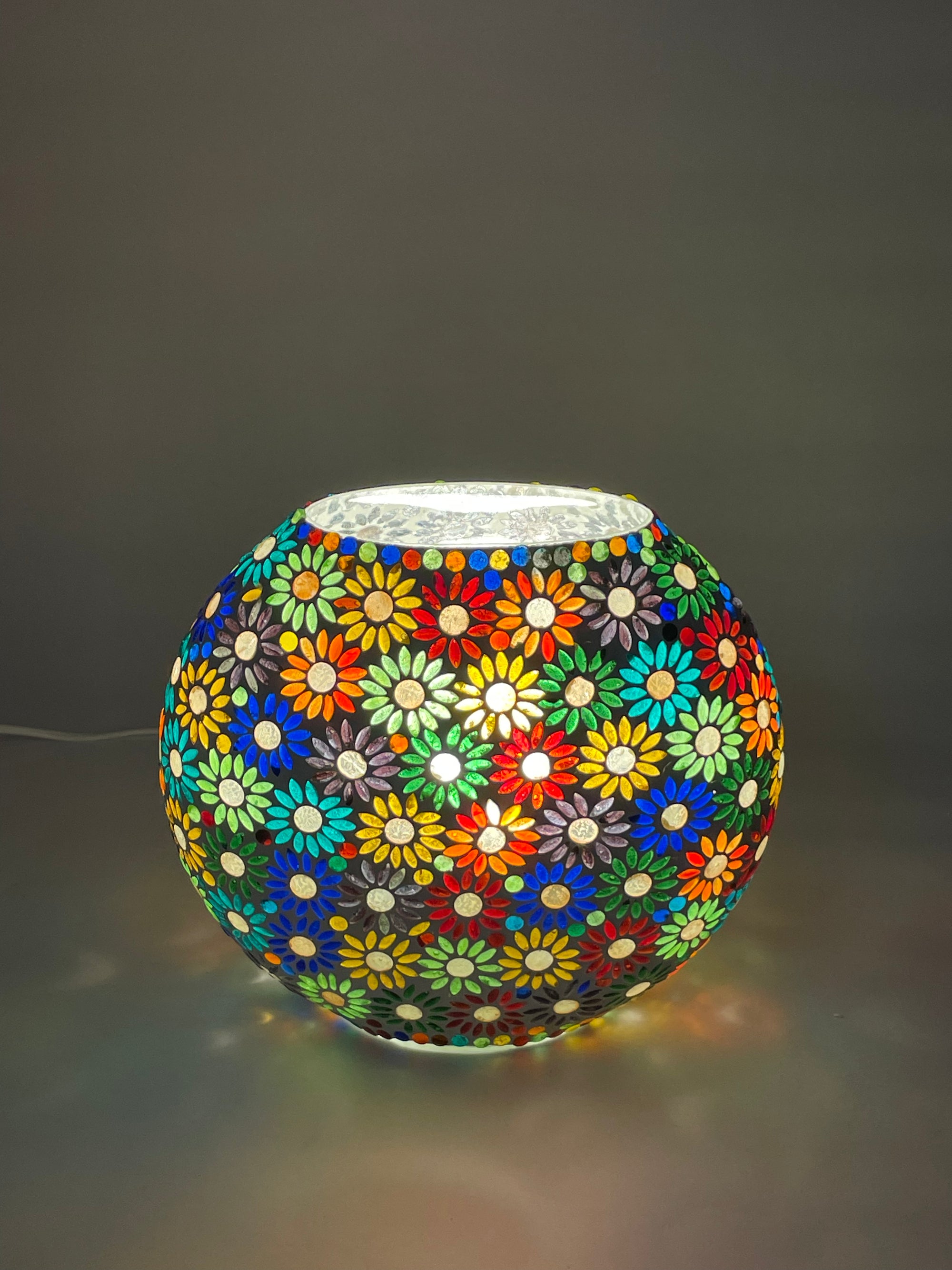 Handgefertigte Glasmosaik-Tischlampe Mirror Daisy – Oval