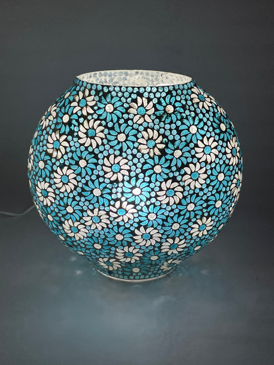 Handgefertigte Glasmosaik-Tischlampe Light Blue Daisy – Oval