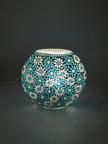 Handgefertigte Glasmosaik-Tischlampe Light Blue Daisy – Oval