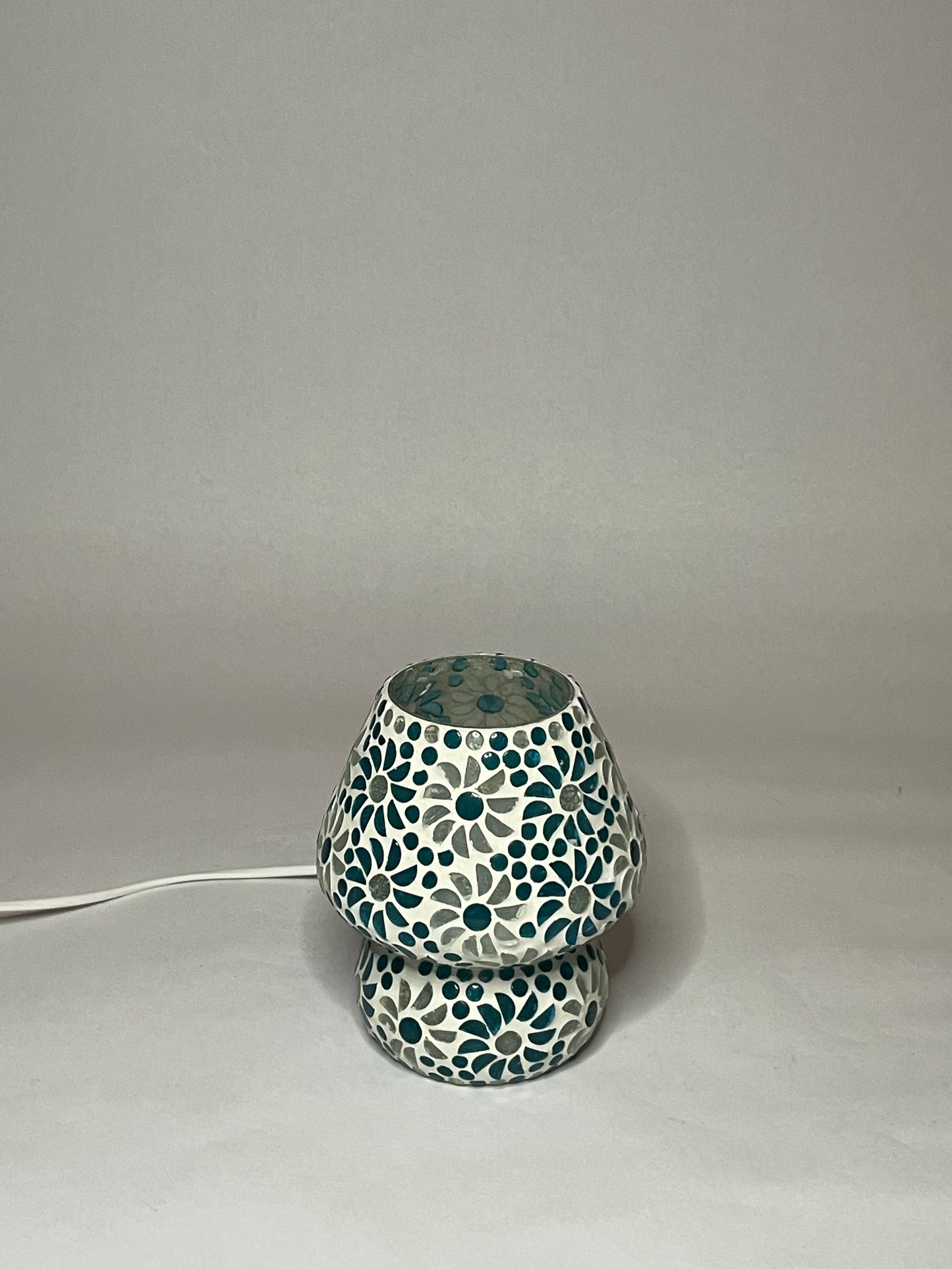 Handgefertigte Glasmosaik-Tischlampe Light Blue Daisy – Pilz