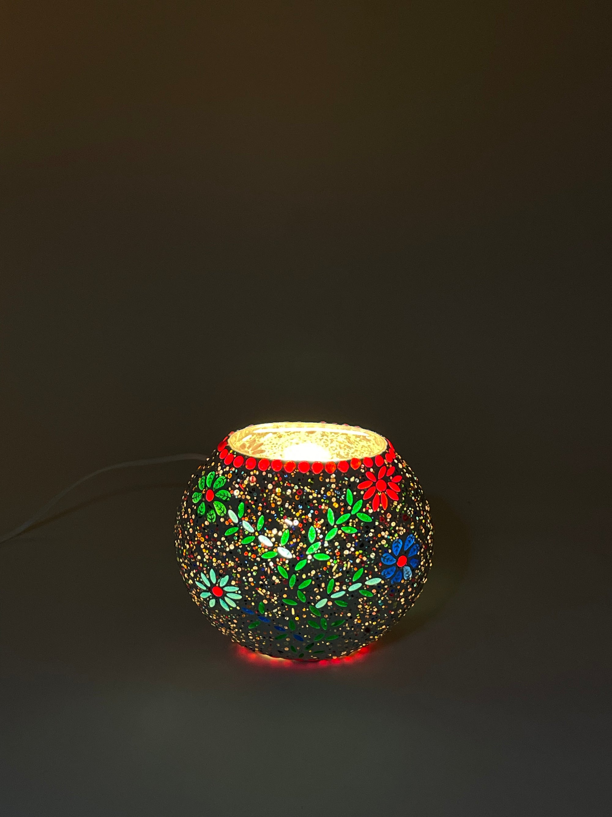Handgefertigte Glasmosaik-Tischlampe Floral Gray – Oval