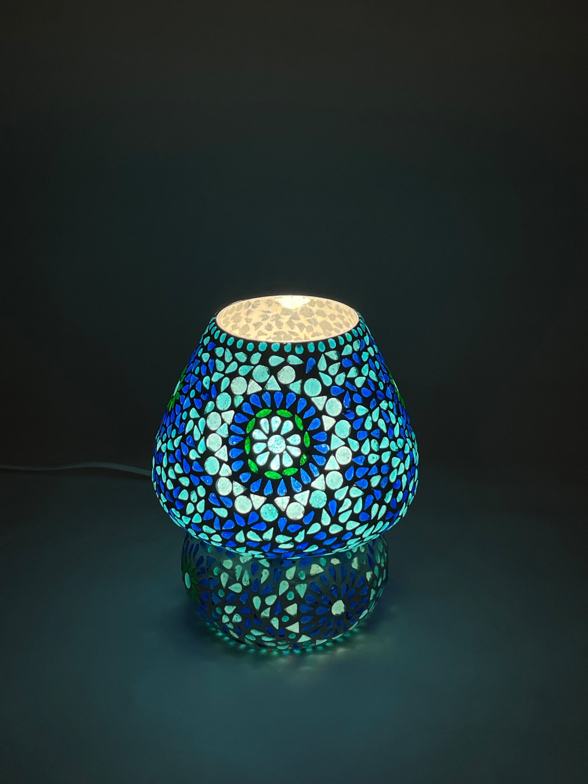 Handgefertigte Glasmosaik-Tischlampe Blue Moon – Pilz