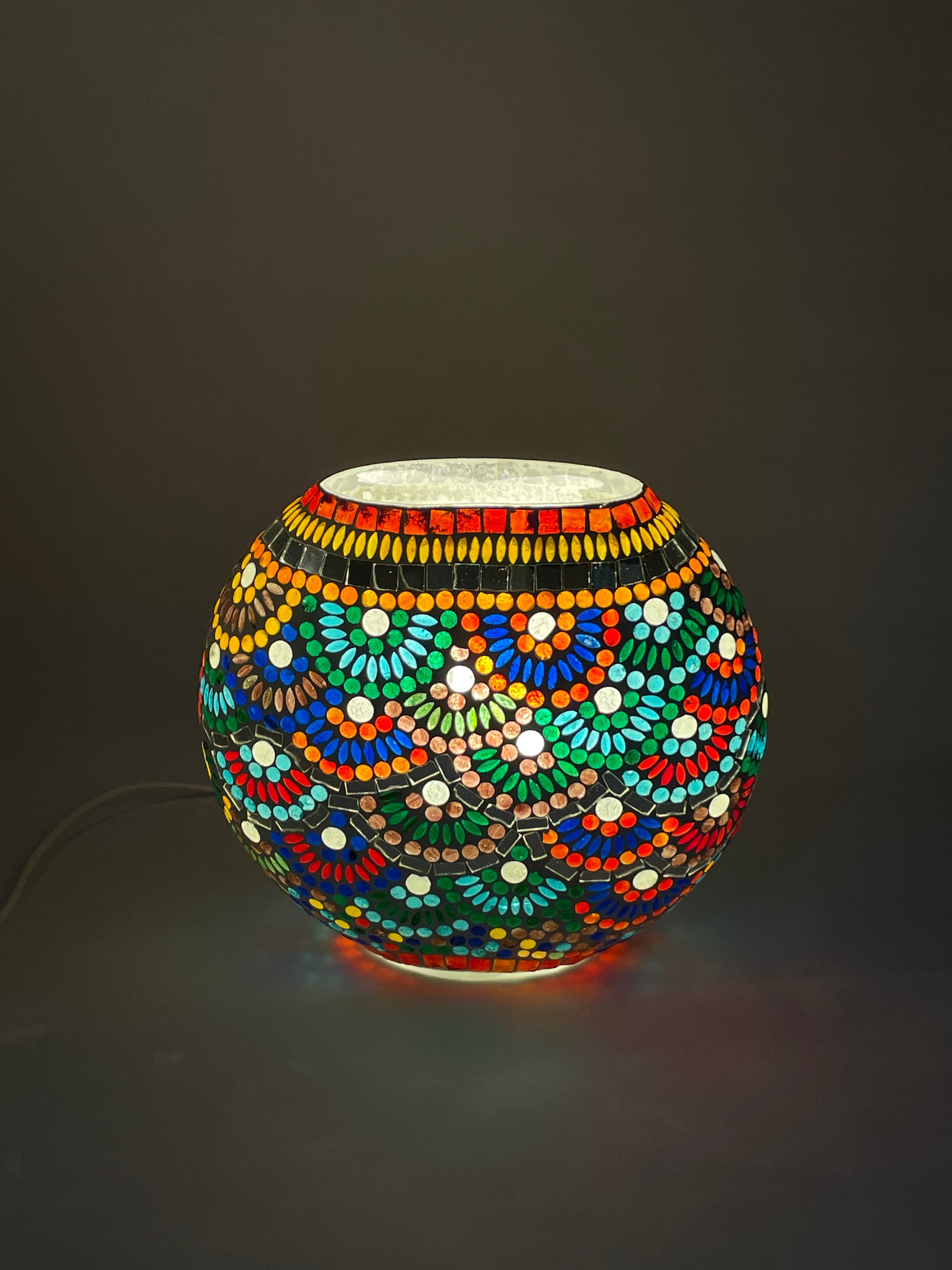 Handgefertigte Glasmosaik-Tischlampe Magic Rings – Oval