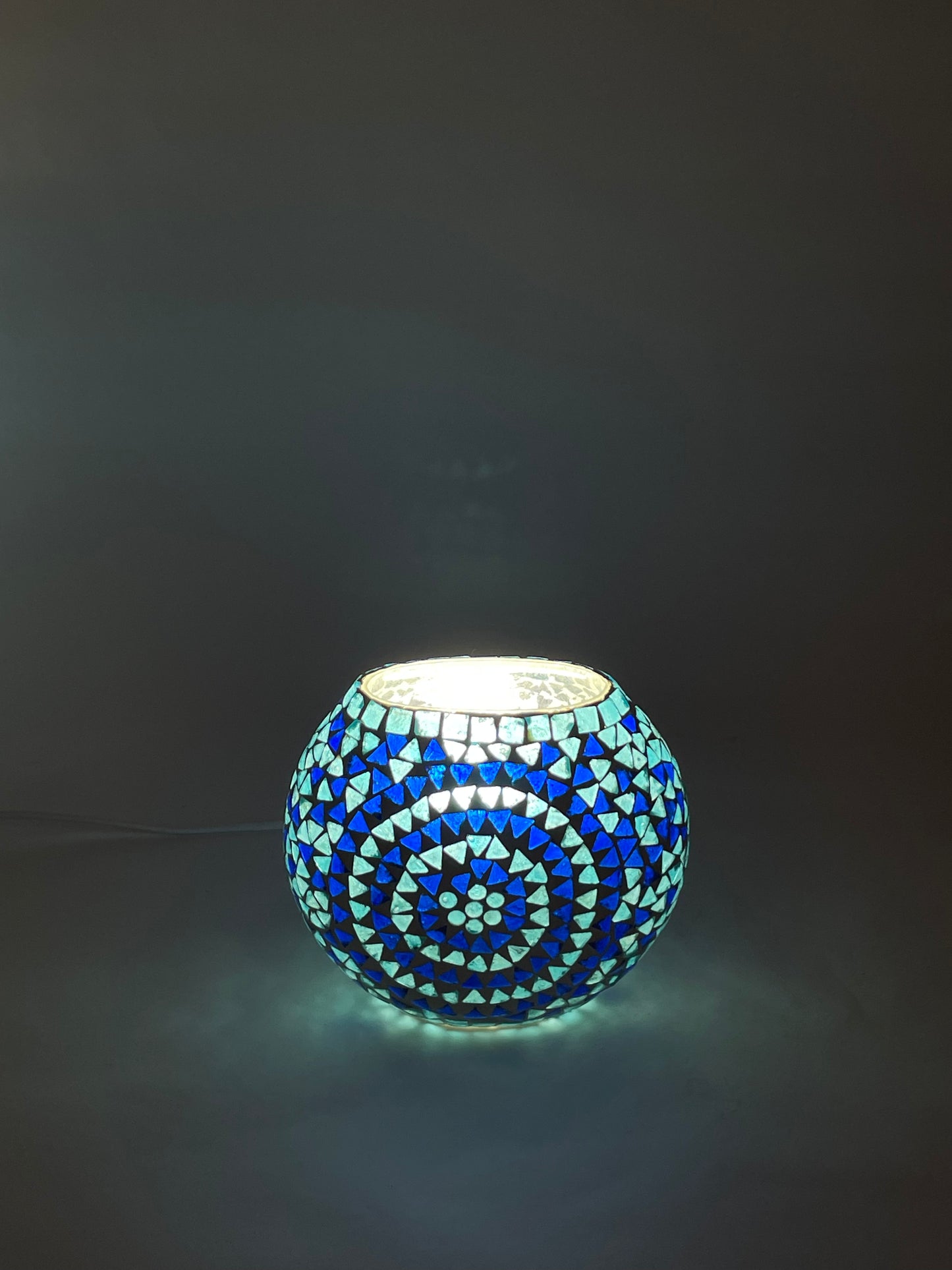 Handgefertigte Glasmosaik-Tischlampe Blue Sauna – Oval