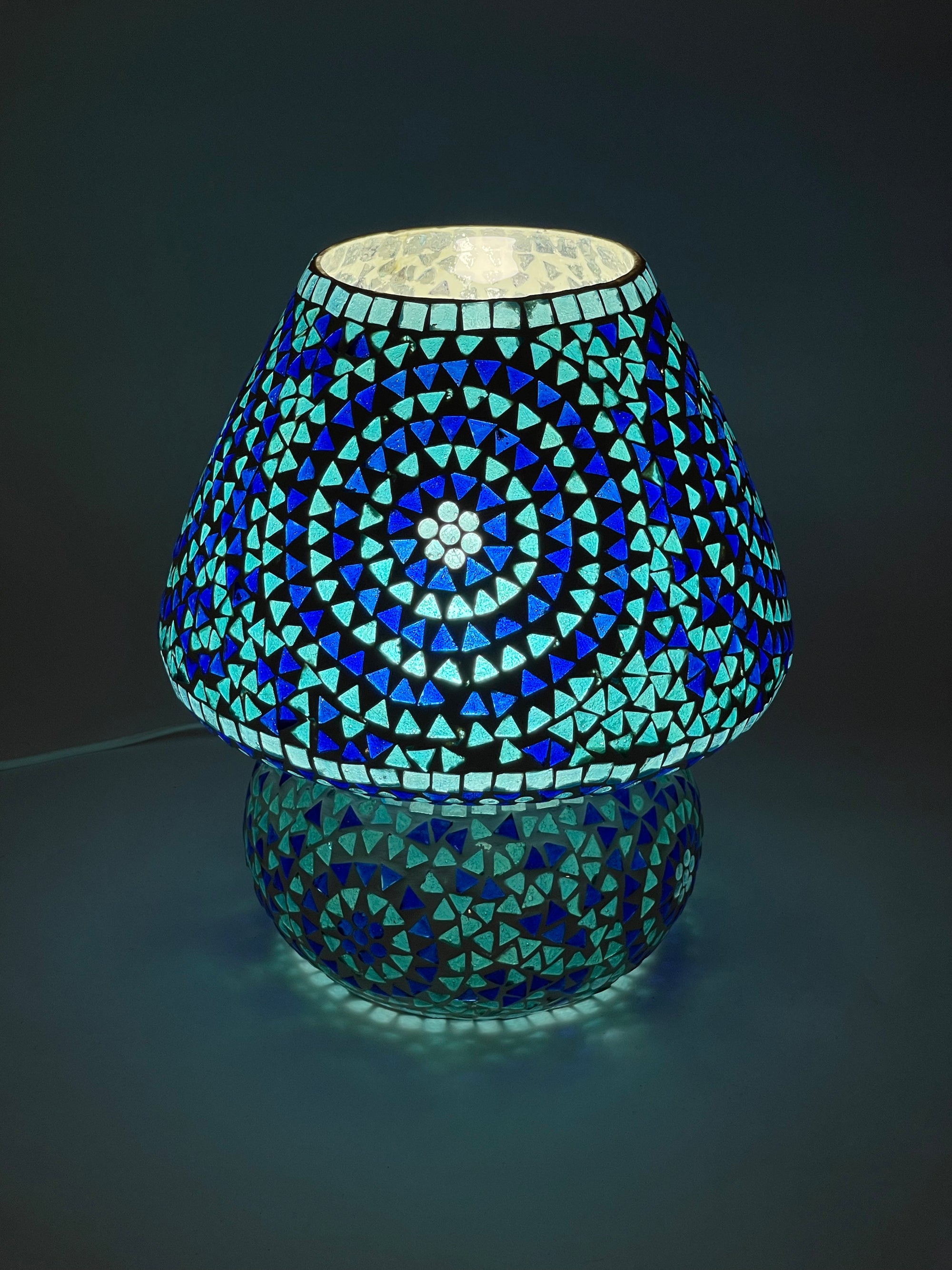Handgefertigte Glasmosaik-Tischlampe Blue Sauna – Pilz