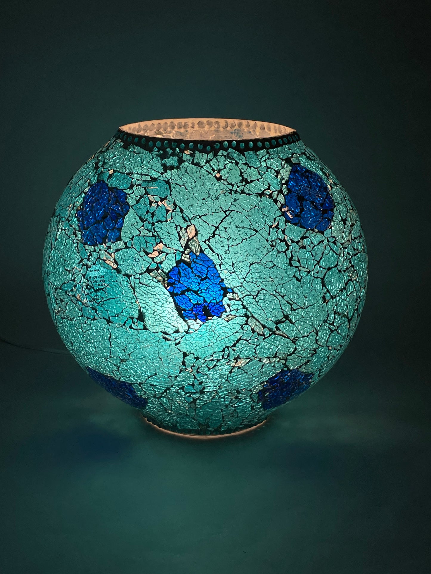 Handgefertigte Glasmosaik-Tischlampe Blue Bay – Oval