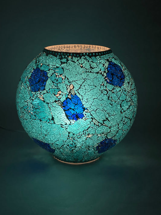 Handgefertigte Glasmosaik-Tischlampe Blue Bay – Oval