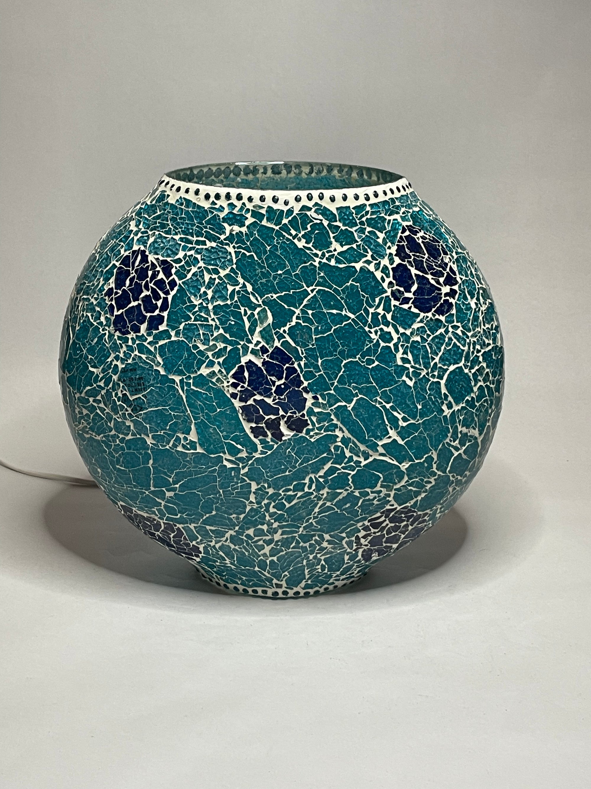 Handgefertigte Glasmosaik-Tischlampe Blue Bay – Oval