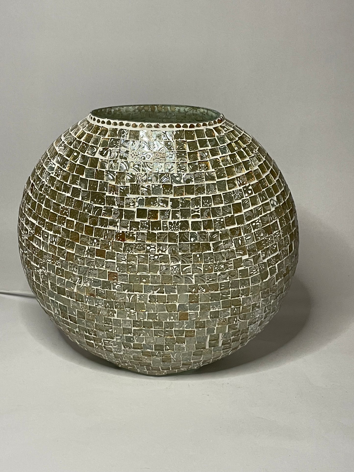 Handgefertigte Glasmosaik-Tischlampe Artist's Yellow – Oval
