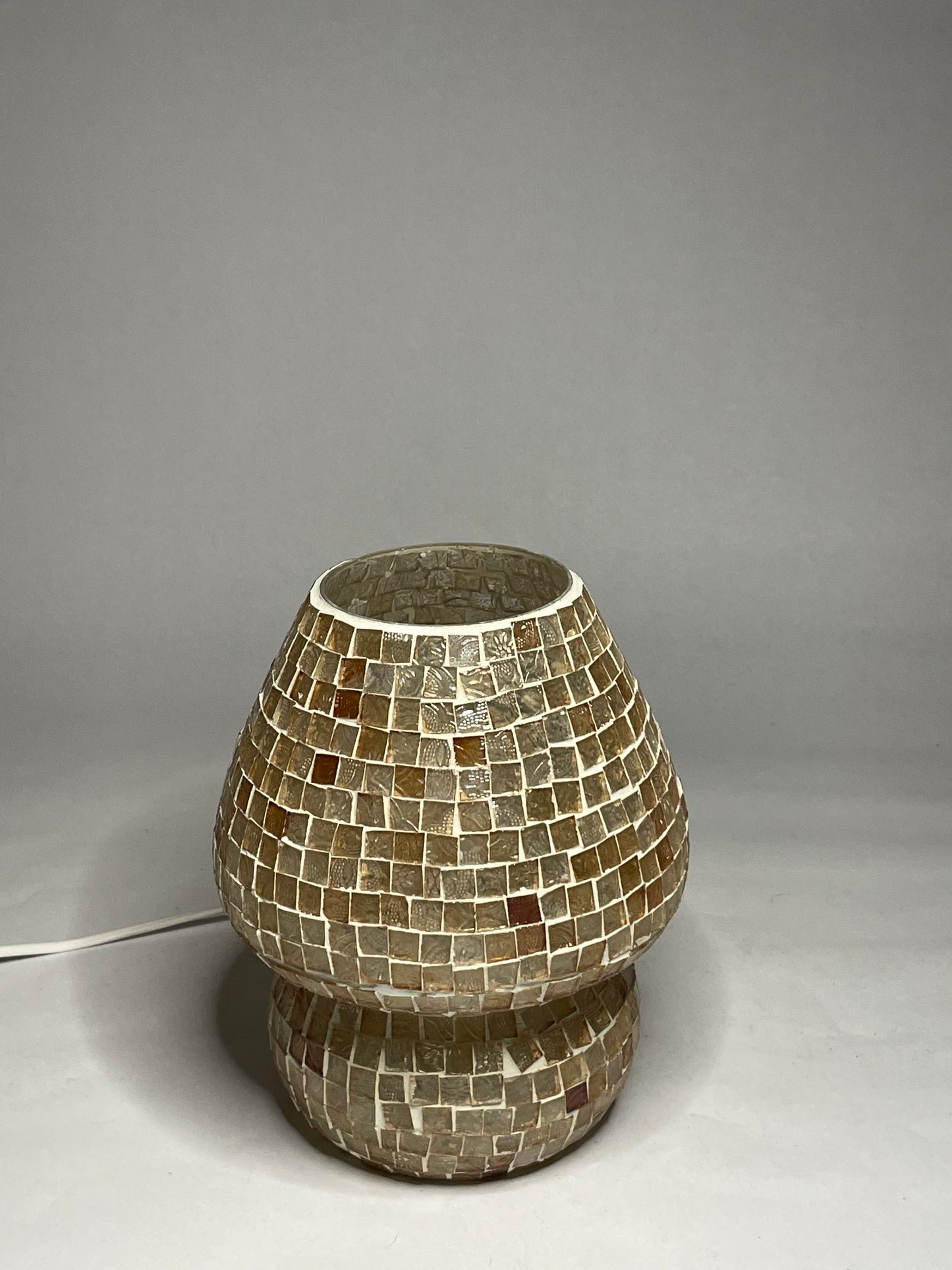 Handgefertigte Glasmosaik-Tischlampe Artist's Yellow – Pilz