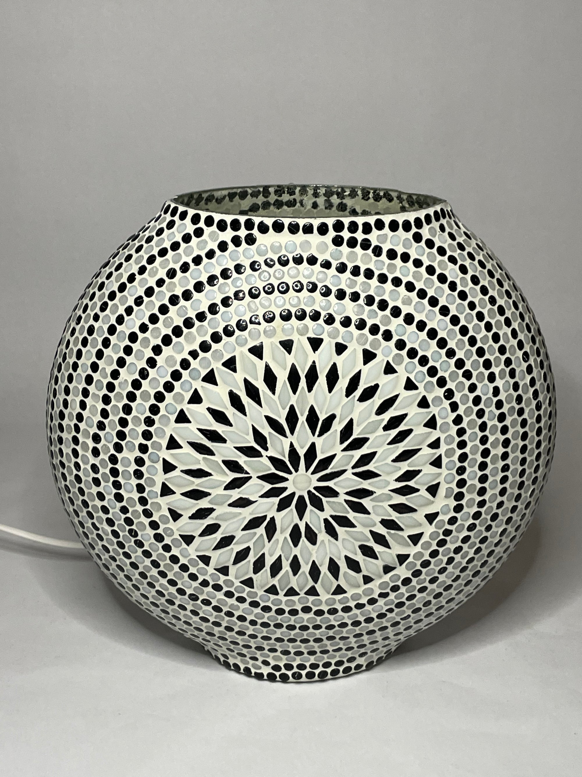 Handgefertigte Glasmosaik-Tischlampe Yin&Yang – Oval