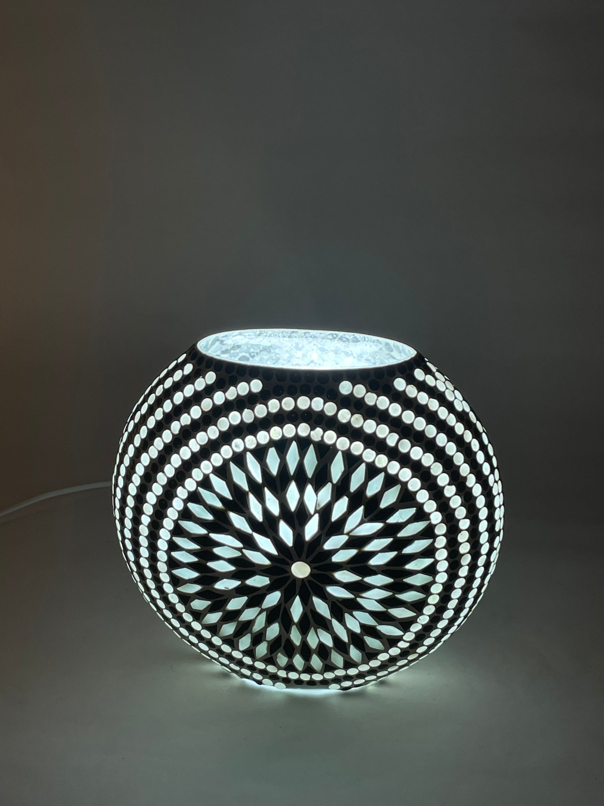 Handgefertigte Glasmosaik-Tischlampe Yin&Yang – Oval