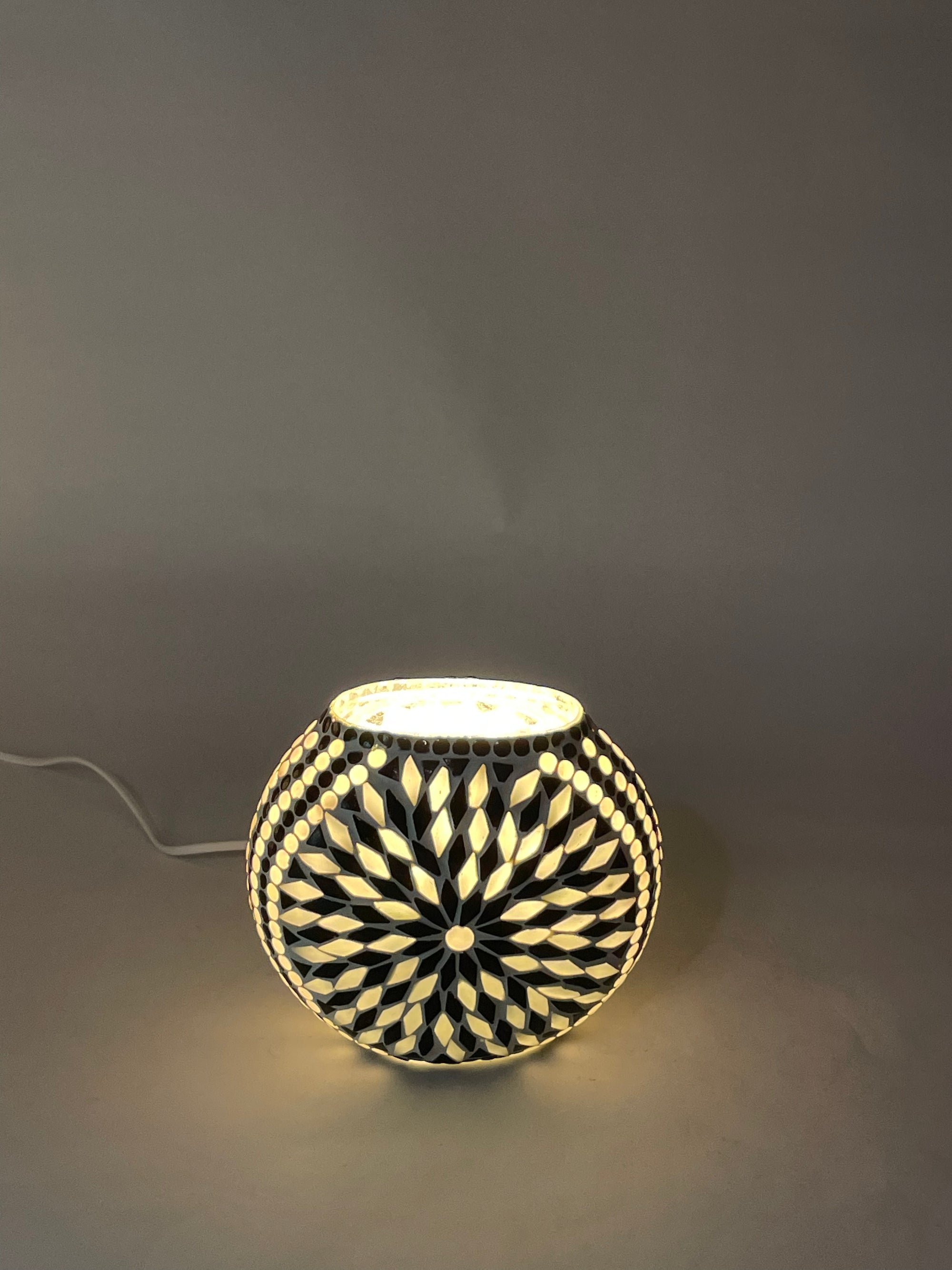 Handgefertigte Glasmosaik-Tischlampe Yin&Yang – Oval