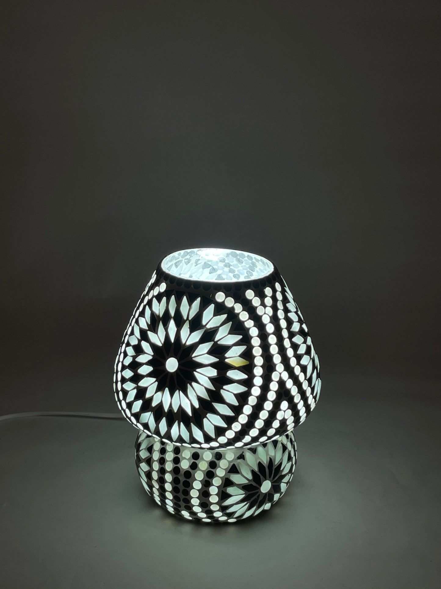 Handgefertigte Glasmosaik-Tischlampe Yin&Yang – Pilz