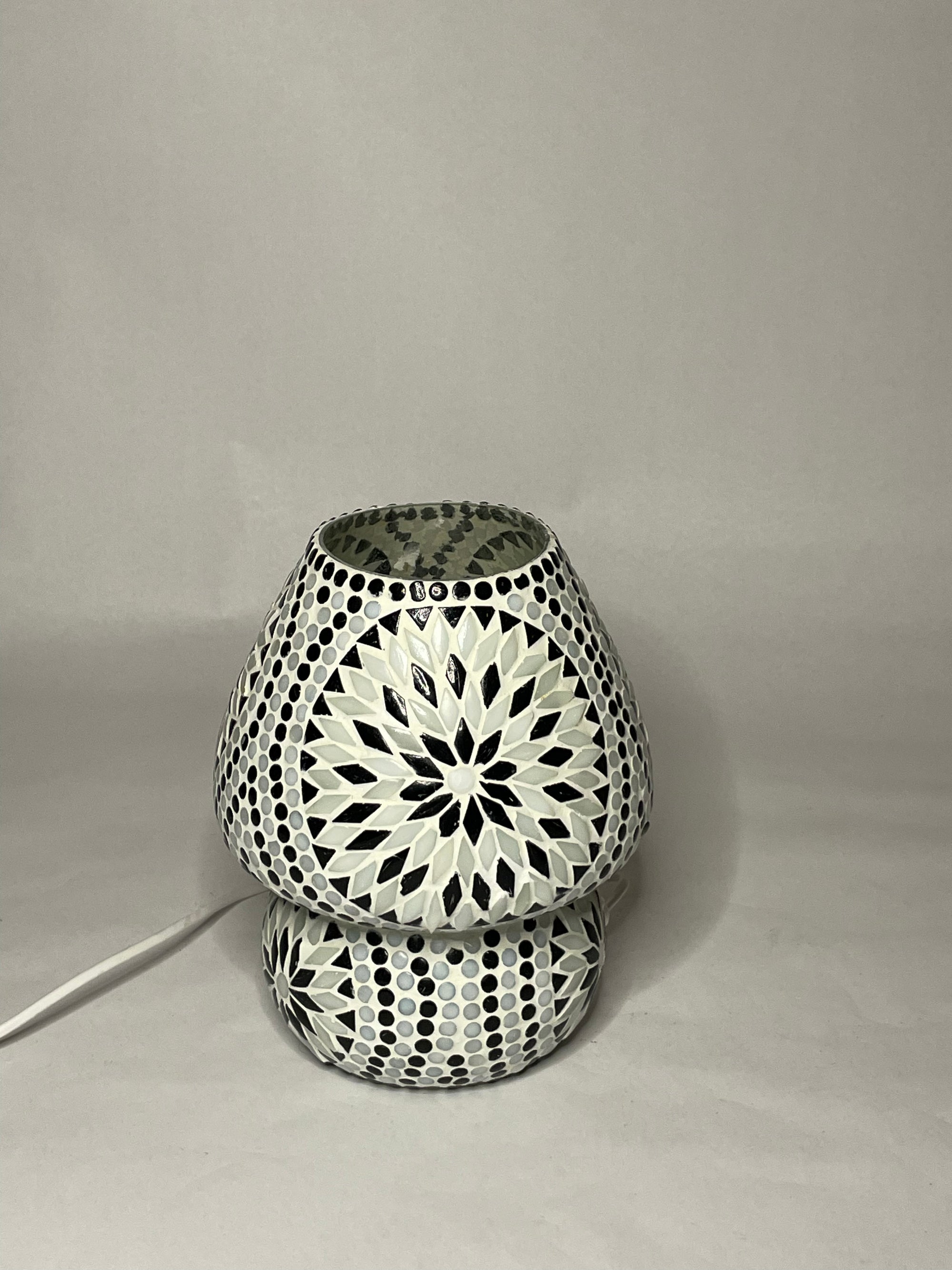 Handgefertigte Glasmosaik-Tischlampe Yin&Yang – Pilz