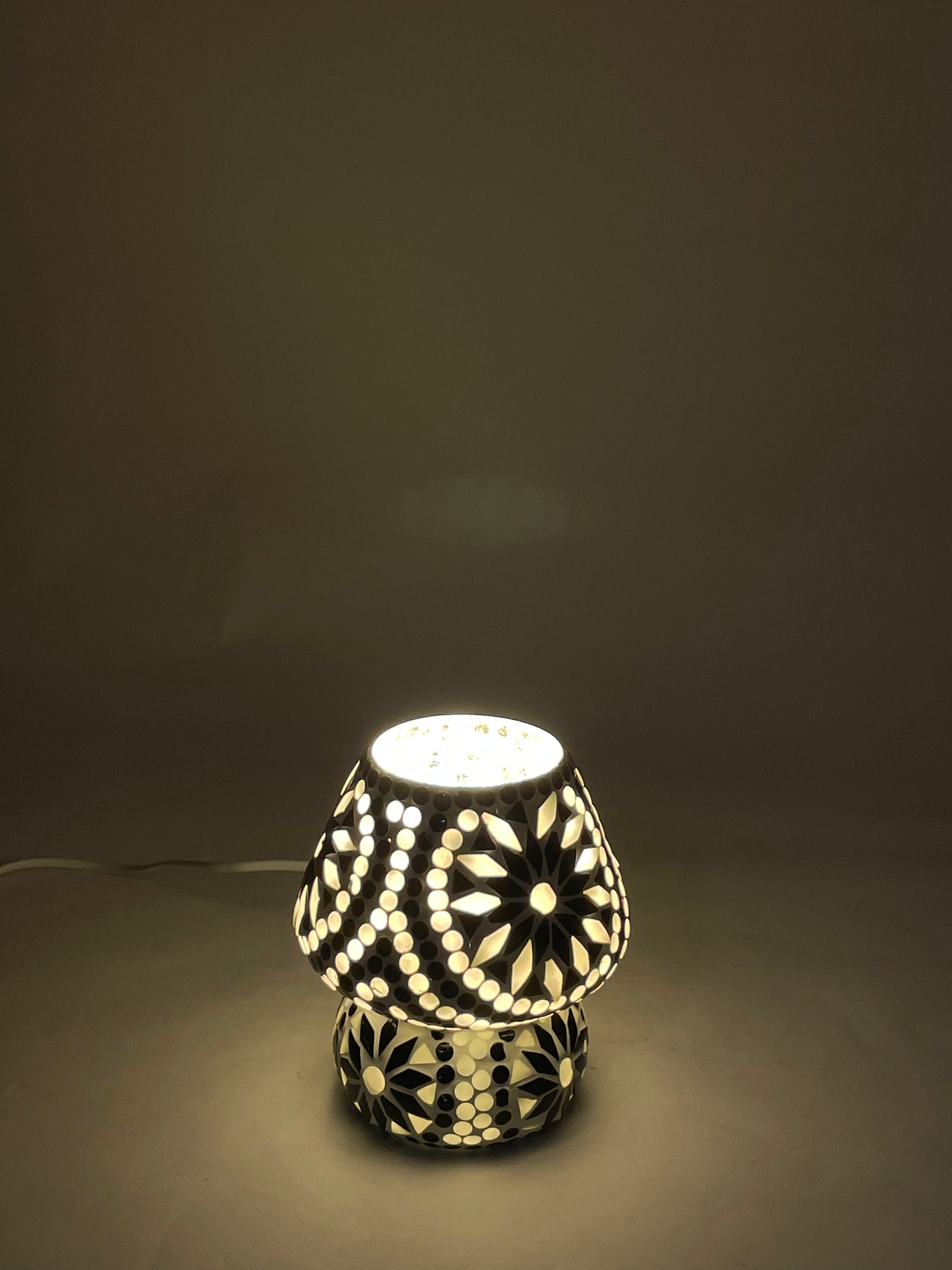 Handgefertigte Glasmosaik-Tischlampe Yin&Yang – Pilz