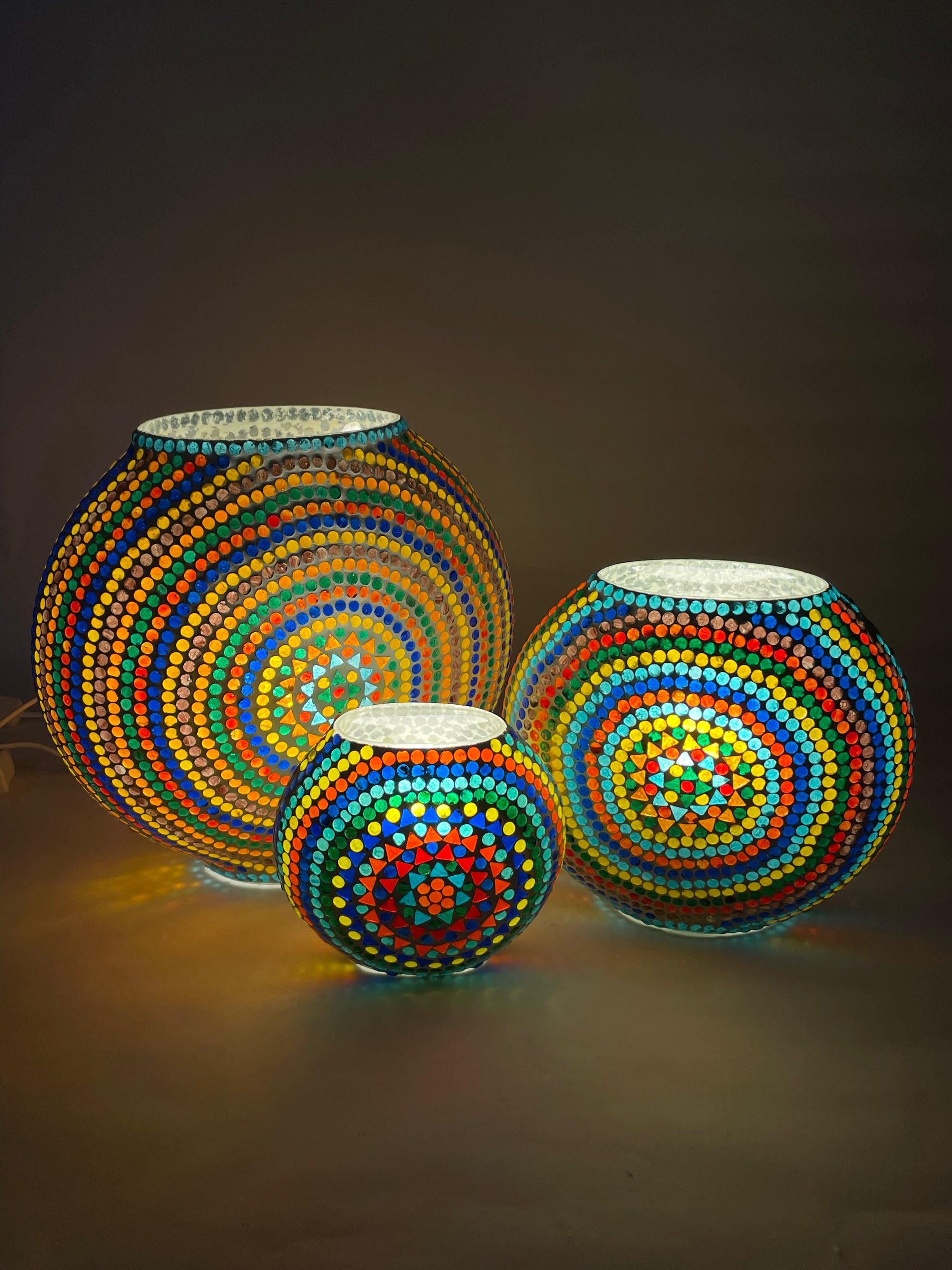 Handgefertigte Glasmosaik-Tischlampe Wheel Mandala – Oval
