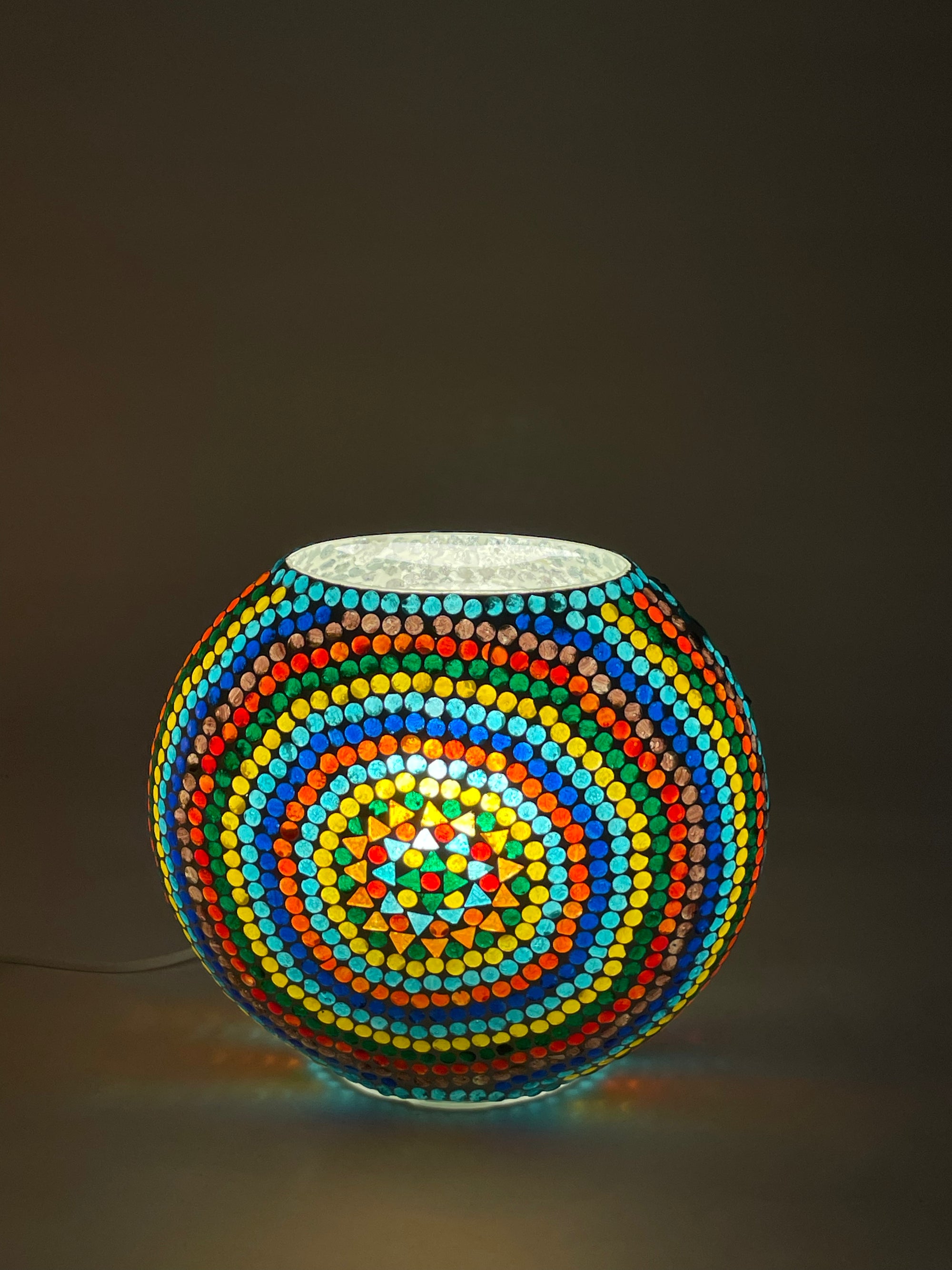 Handgefertigte Glasmosaik-Tischlampe Wheel Mandala – Oval