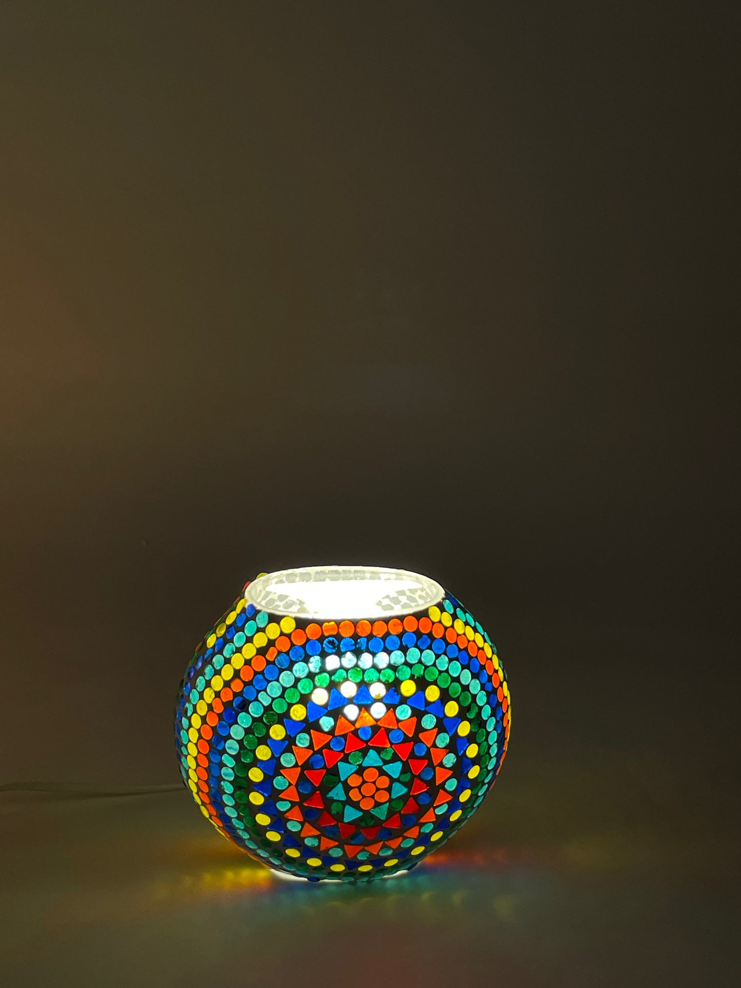Handgefertigte Glasmosaik-Tischlampe Wheel Mandala – Oval