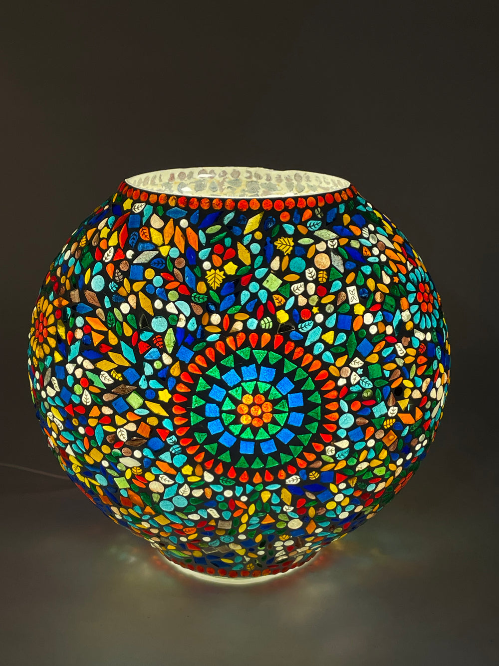Handgefertigte Glasmosaik-Tischlampe Rainbow – Oval