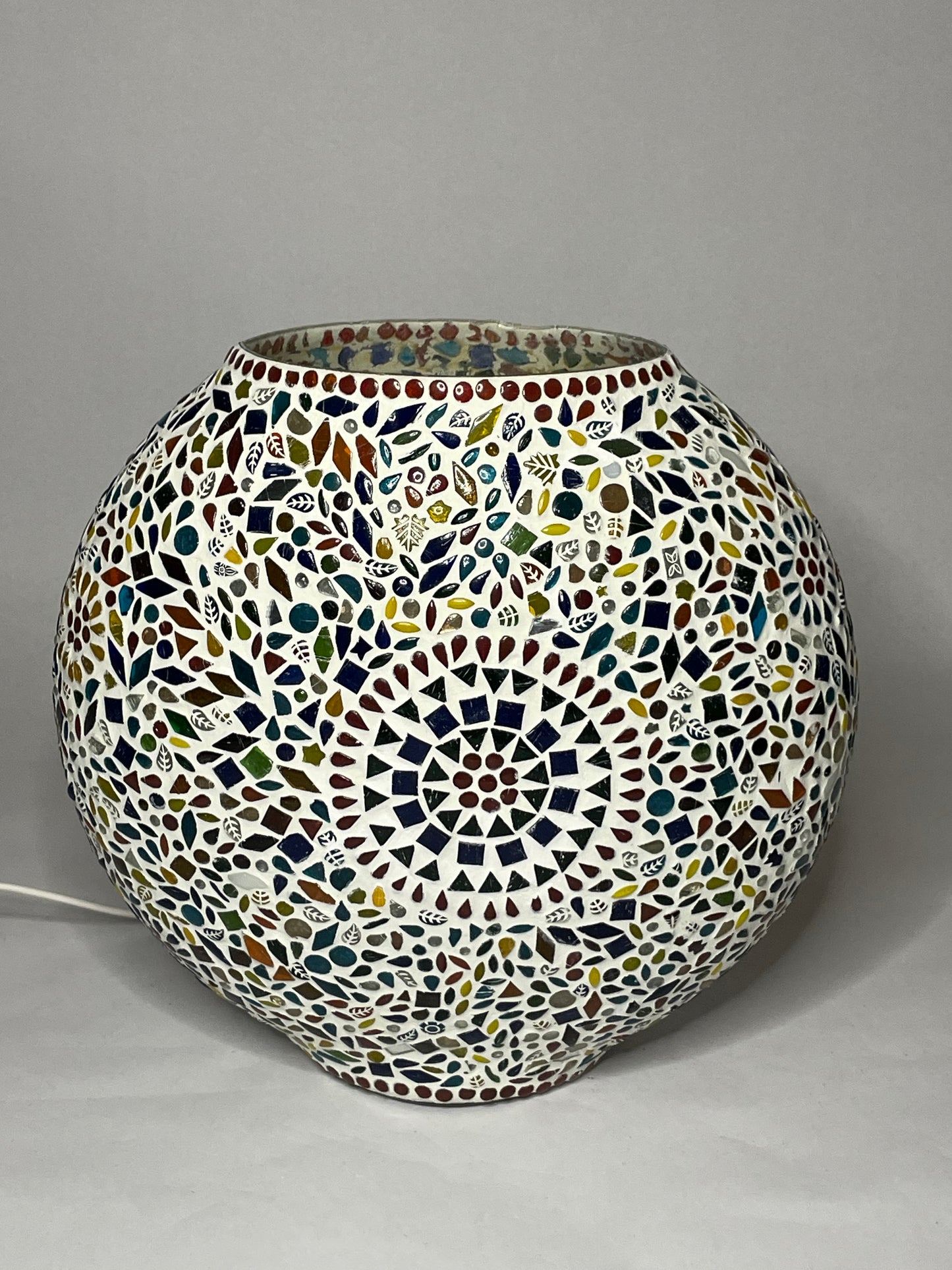 Handgefertigte Glasmosaik-Tischlampe Rainbow – Oval