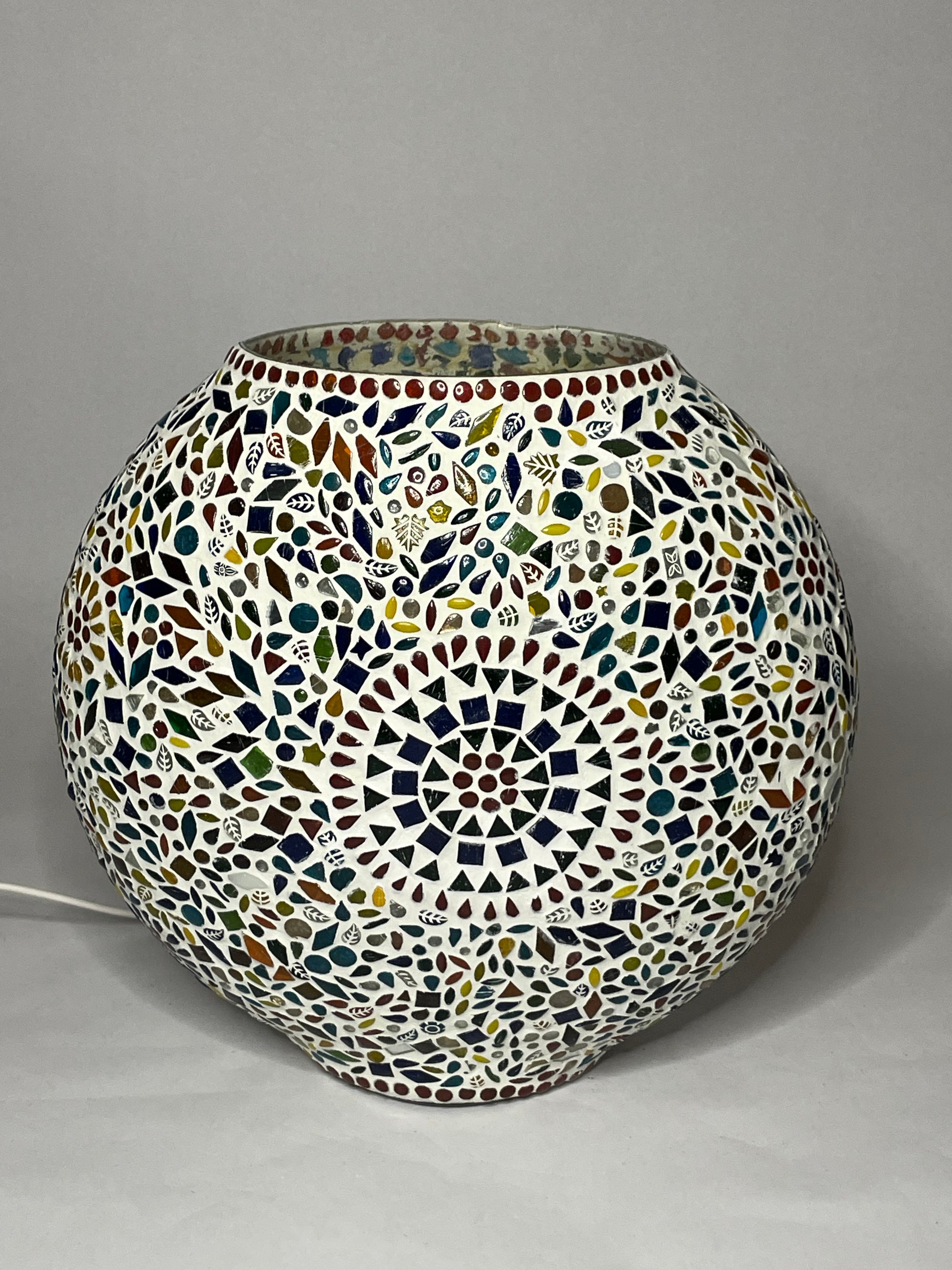 Handgefertigte Glasmosaik-Tischlampe Rainbow – Oval
