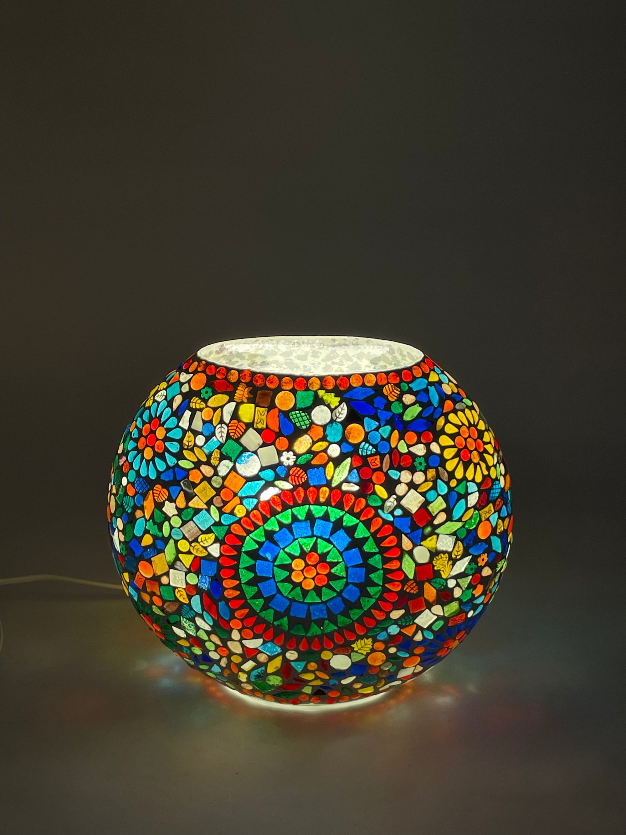 Handgefertigte Glasmosaik-Tischlampe Rainbow – Oval