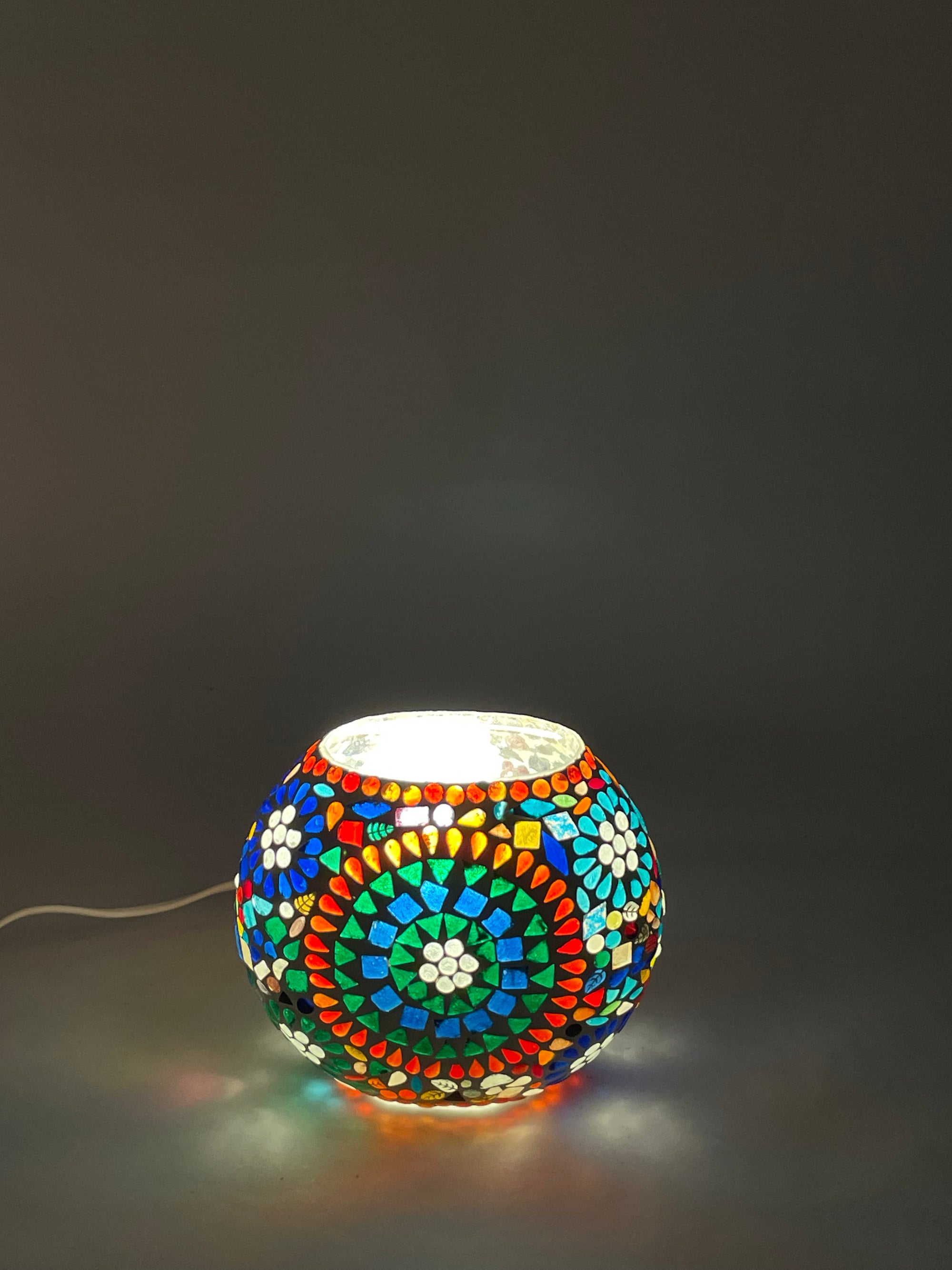 Handgefertigte Glasmosaik-Tischlampe Rainbow – Oval