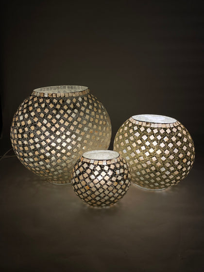 Handgefertigte Glasmosaik-Tischlampe Gold Reflection – Oval