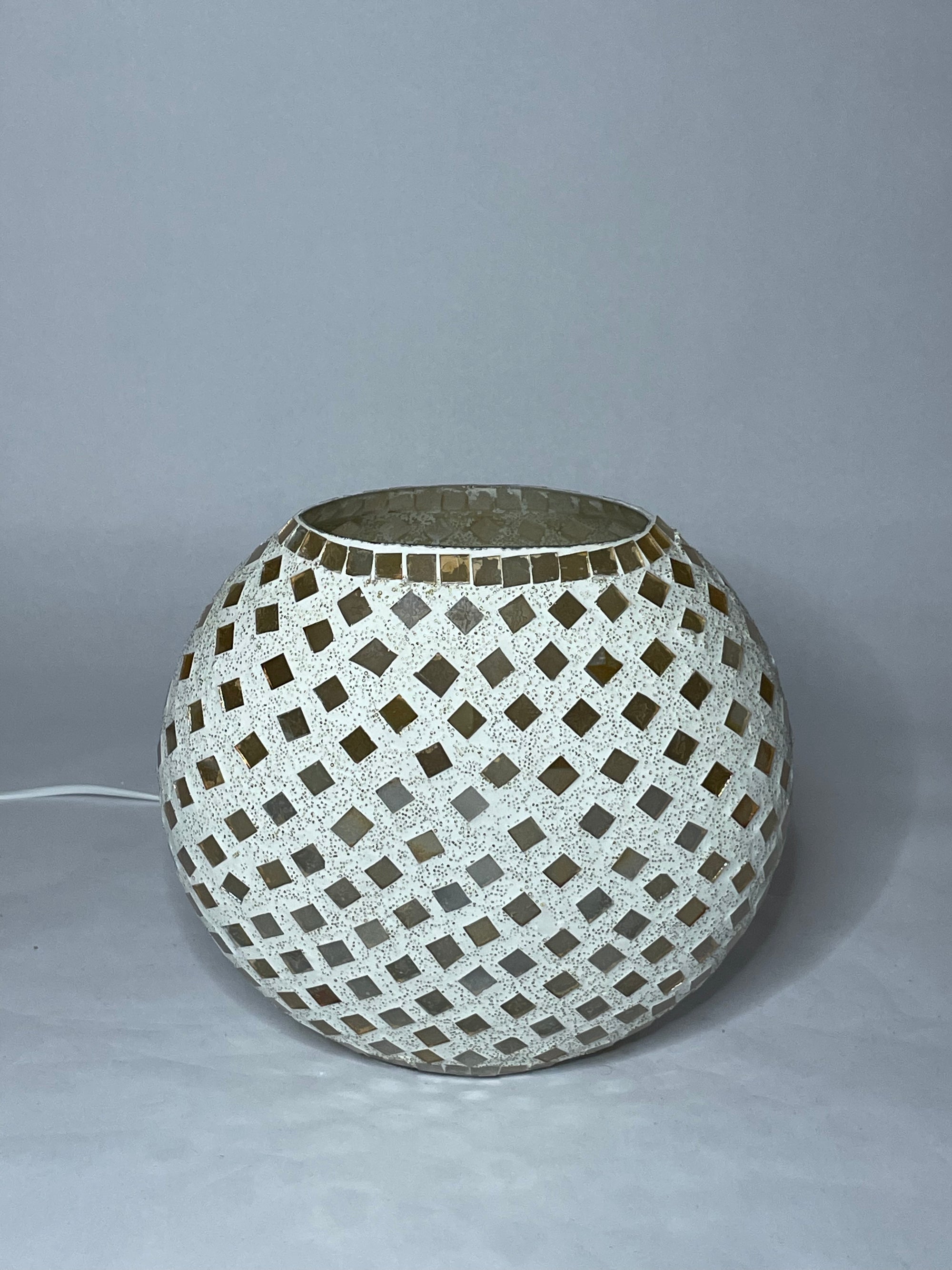 Handgefertigte Glasmosaik-Tischlampe Gold Reflection – Oval