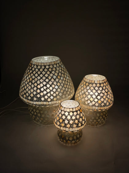 Handgefertigte Glasmosaik-Tischlampe Gold Reflection – Pilz