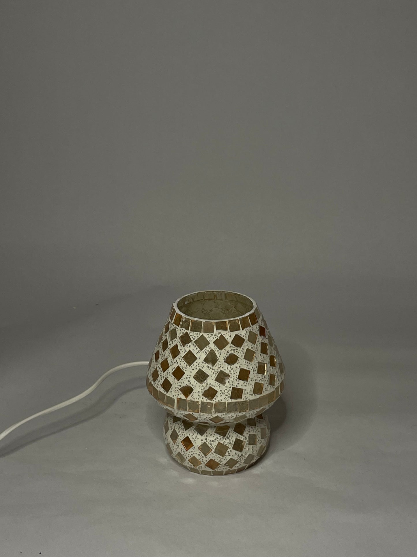 Handgefertigte Glasmosaik-Tischlampe Gold Reflection – Pilz
