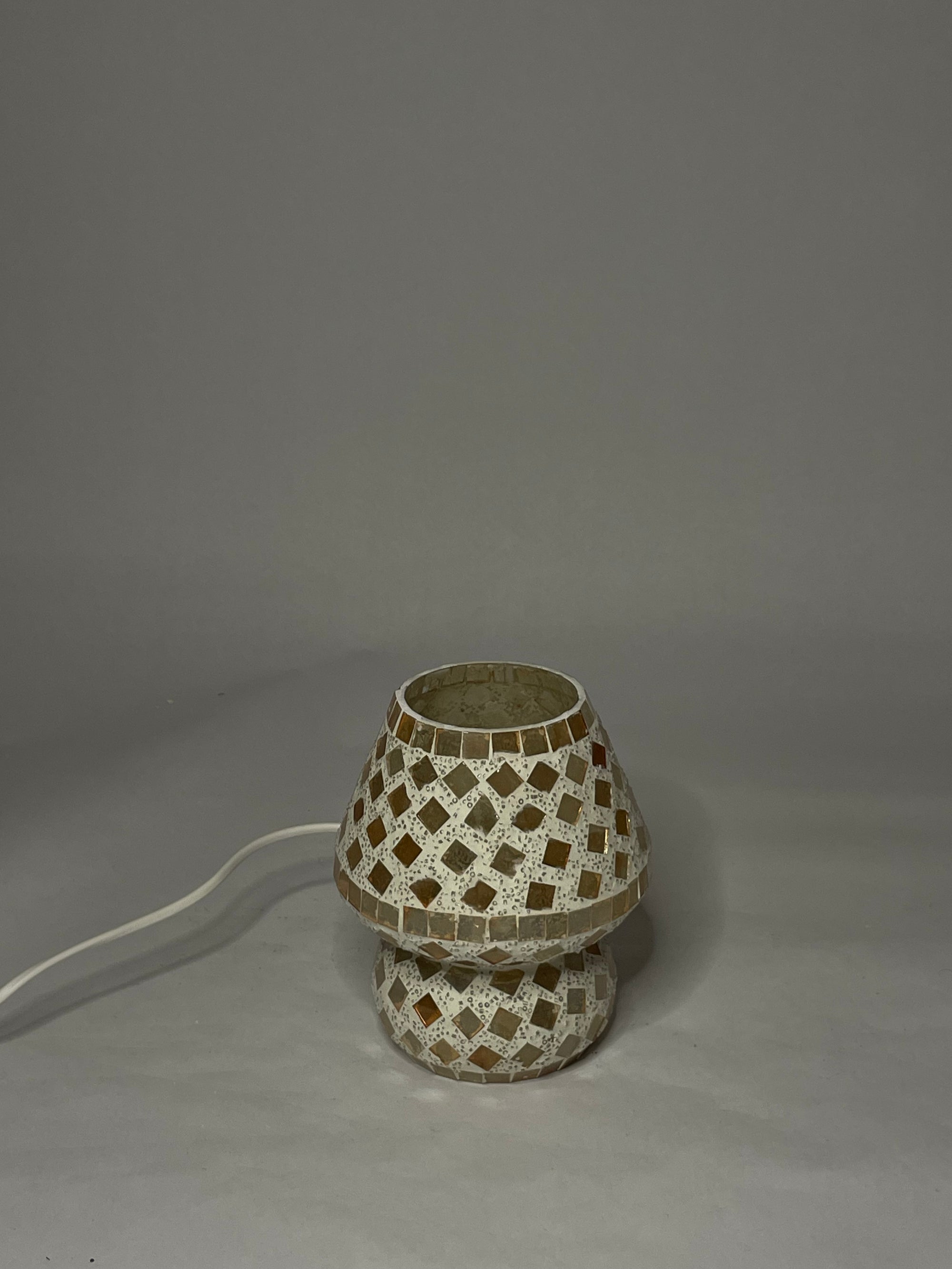 Handgefertigte Glasmosaik-Tischlampe Gold Reflection – Pilz