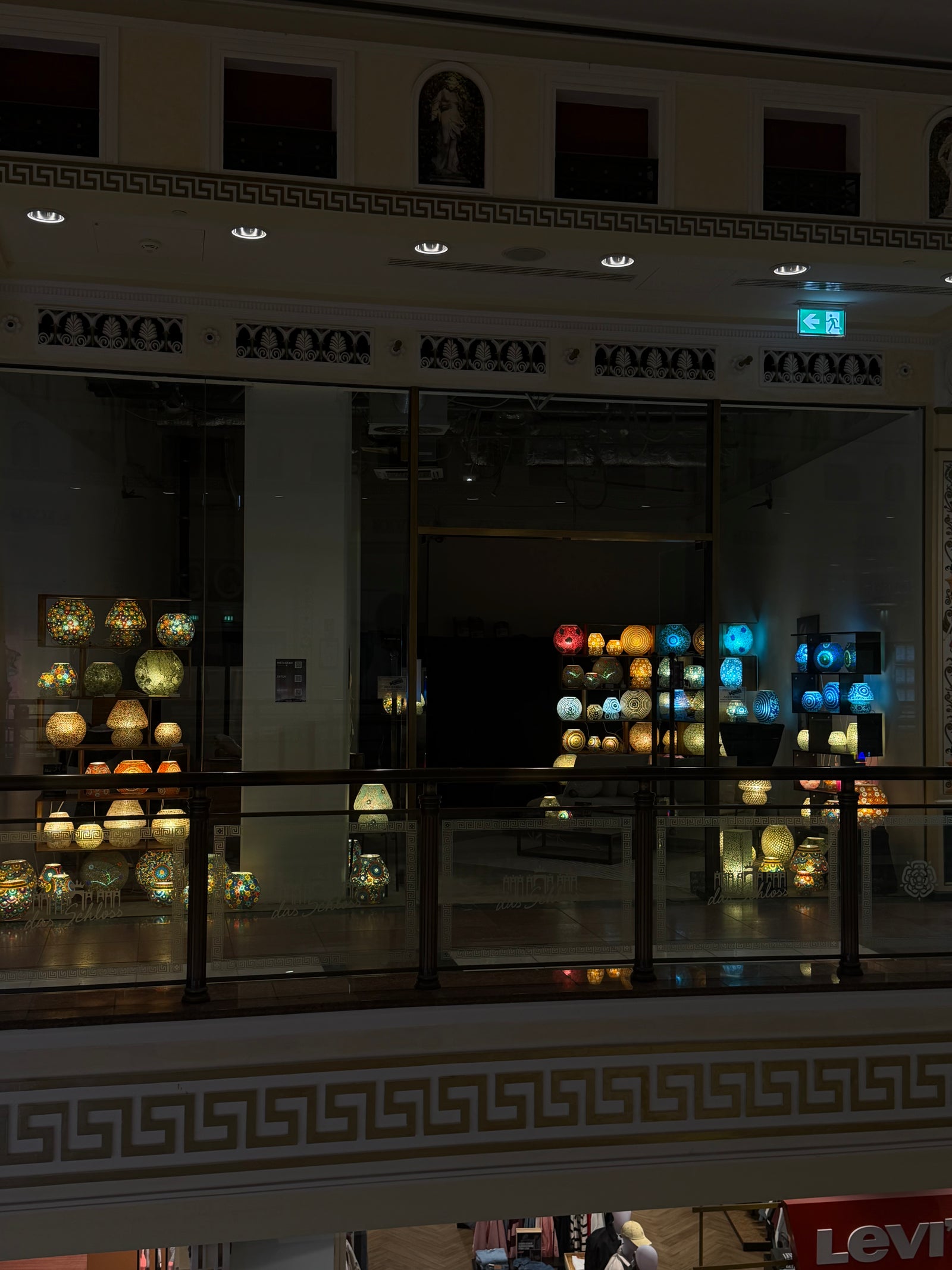 Pop-up-Store von Soul Light Germany mit ausgestellten Mosaiklampen